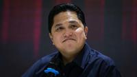 Ketua Umum PSSI, Erick Thohir memberikan keterangan kepada wartawan saat konferensi pers perihal pembentukan Satgas PSSI yang berlangsung di GBK Arena, Senayan, Jakarta, Jumat (28/04/2023). (Bola.com/Bagaskara Lazuardi)