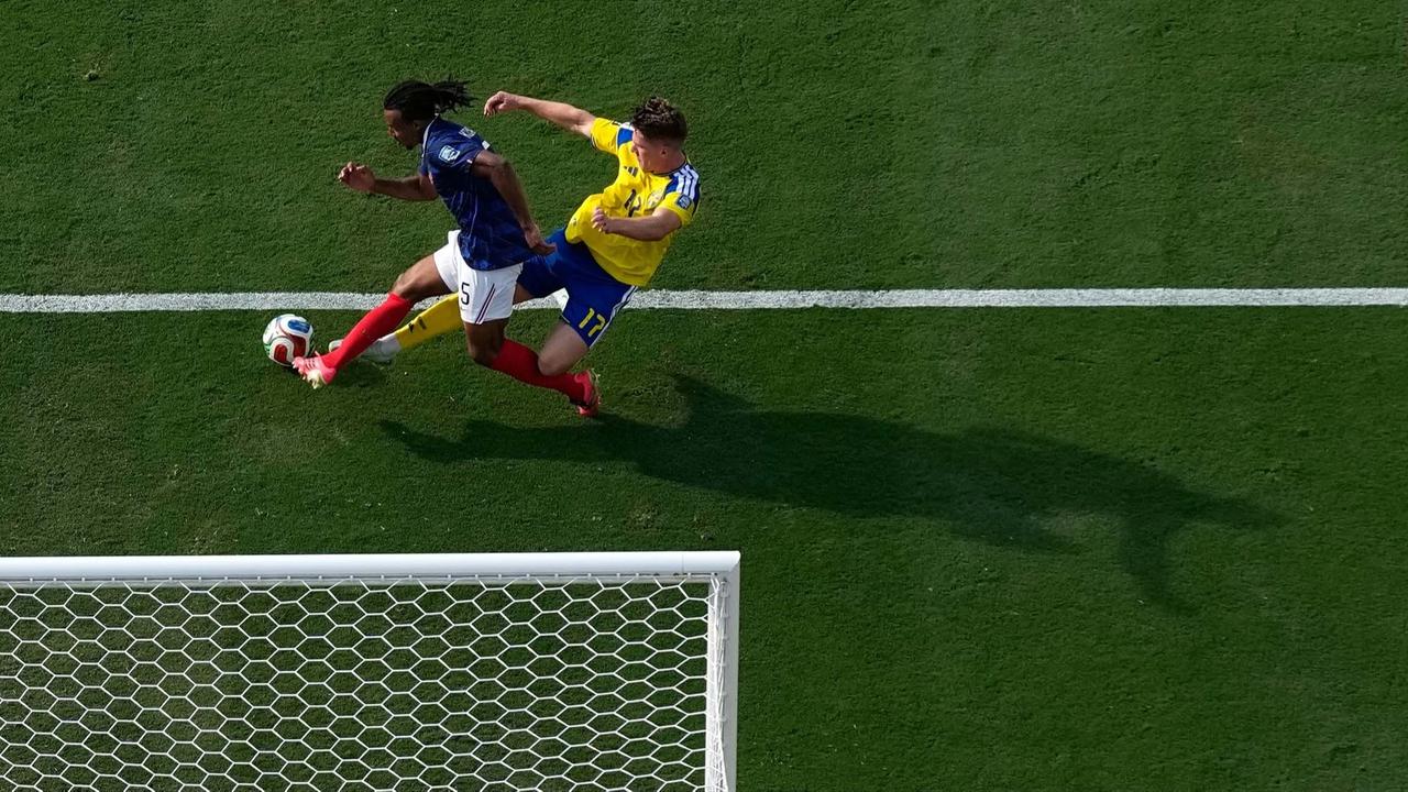 FOTO: Mbappe Bersinar Saat Prancis Libas Swedia