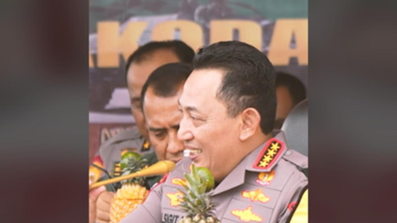 Lebih lanjut, Listyo langsung mengatakan kepada Asnia untuk segera melapor. Listyo kemudian memberi pesan sebelum mendaftar yang terpenting sang anak sehat. <br>