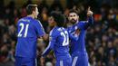 Pemain Chelsea Diego Costa (kanan) merayakan golnya ke gawang Norwich pada lanjutan Liga Premier Inggris di Stamford Bridge, London, Sabtu (21/11/2015).  (Reuters/Stefan Wermuth)