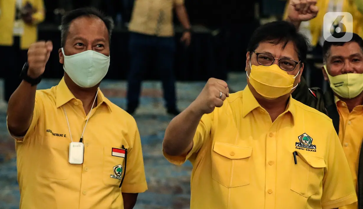 Ketum Partai Golkar Airlangga Hartarto saat menghadiri bimbingan teknis pilkada serentak 2020 di Jakarta, Minggu (30/8/2020). Bimbingan teknis membahas sosialisasi peraturan perundang undangan dalam rangka pilkada serentak tahun 2020. (Liputan6.com/Johan Tallo)
