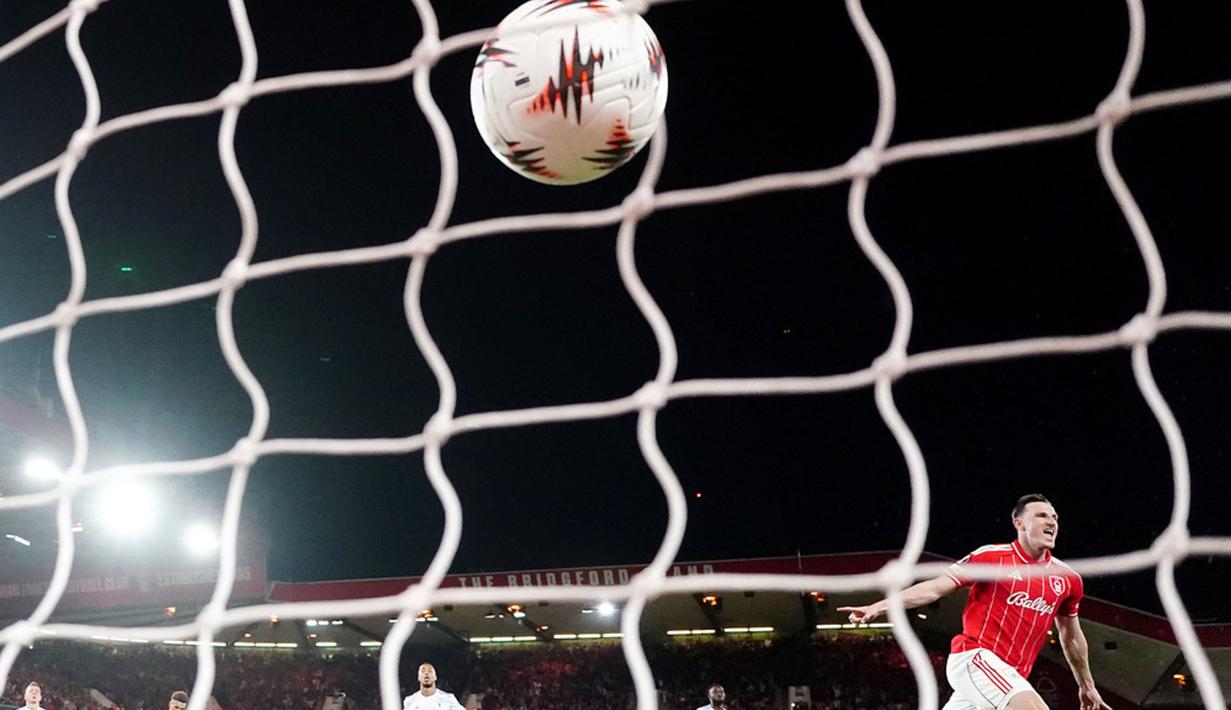 Aston Villa kini berada dalam tekanan karena harus membalikkan keadaan ketika menjamu Forest pada leg kedua di Villa Park. (David Davies/PA via AP)