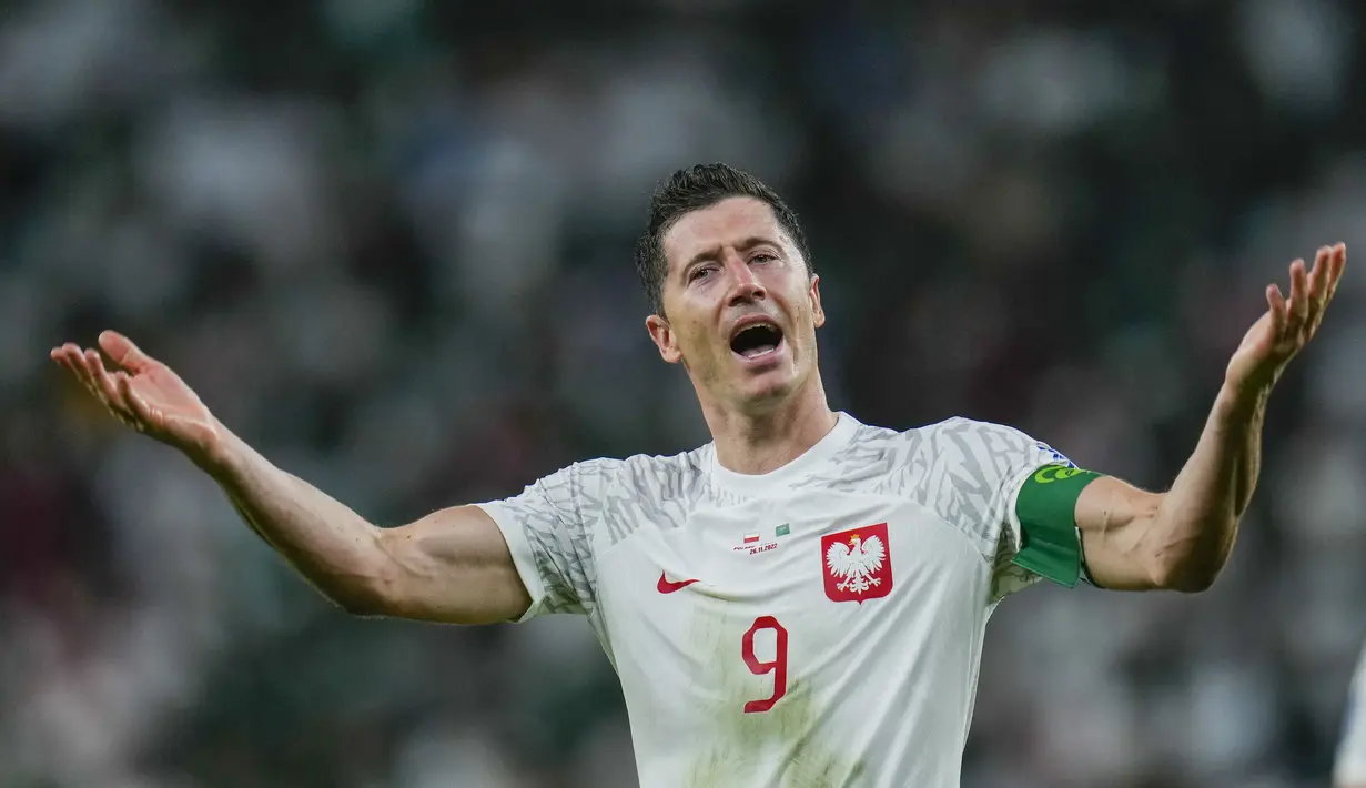 Robert Lewandowski merupakan salah satu pencetak gol paling produktif di sepak bola tetapi sebelum melawan Arab Saudi, ia belum mencetak gol di ajang Piala Dunia. (AP/Manu Fernandez)