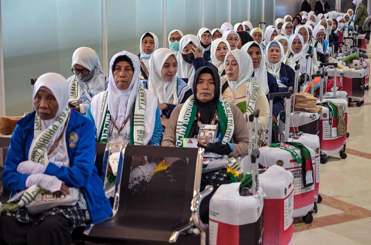 FOTO: Kloter Pertama Jemaah Haji Embarkasi Surabaya Berangkat ke Tanah Suci