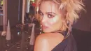 Khloe Kardashian dikatakan terlalu banyak mengedit foto ini karena wajahnya pun hampir tak dikenali. (instagram/khloekardashian)