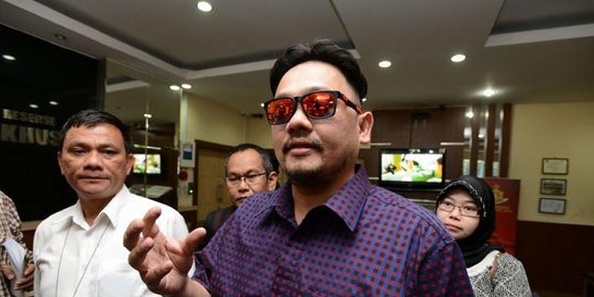 Jika berkicau lagi, Farhat Abbas bayar Rp 100 juta per tweet?