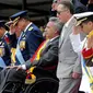 Presiden Ekuador Lenin Moreno mengenakan kursi roda saat mengikuti upacara militer Hari Kemerdekaan di Quito, Ekuador, (10/8). Ekuador diumumkan Hari Kemerdekaannya pada 10 Agustus 1809. (AP Photo/Dolores Ochoa)