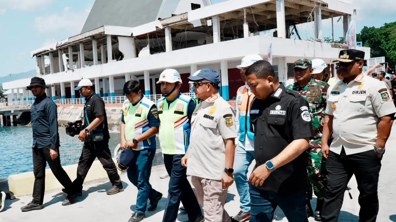 Mendagri Tinjau Lokasi Terdampak Gempa di Pelabuhan Laurentius Say Maumere