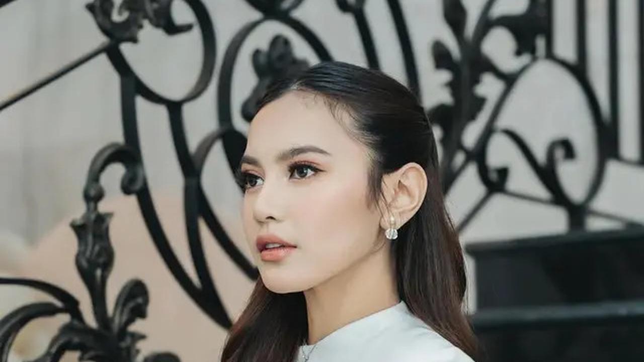 6 Potret Penampilan Mahalini di Akikah Selina, Bak Kakak Adik ketika Gendong Anaknya