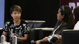 Mantan Pebulutangkis, Liliyana Natsir, memberikan motivasi kepada peserta Piala Presiden Esports 2019 di Gedung Krida Bhakti Setneg, Jakarta, Selasa (26/3). Final Piala Presiden Esports akan digelar pada 30-31 Maret 2019. (Bola.com/Yoppy Renato)