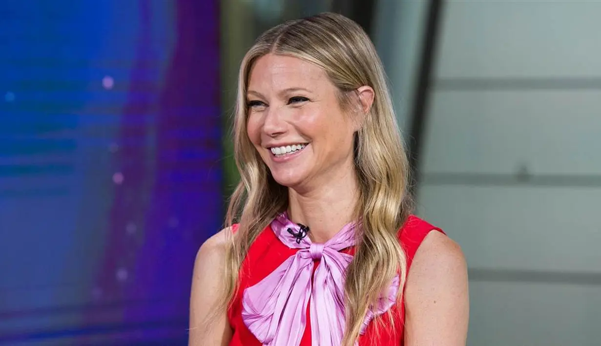 Terkenal banget melakukan pola hidup sehat, Gwyneth Paltrow adala seorang perokok. Ia menghisap rokok seminggu sekali. (today.com)