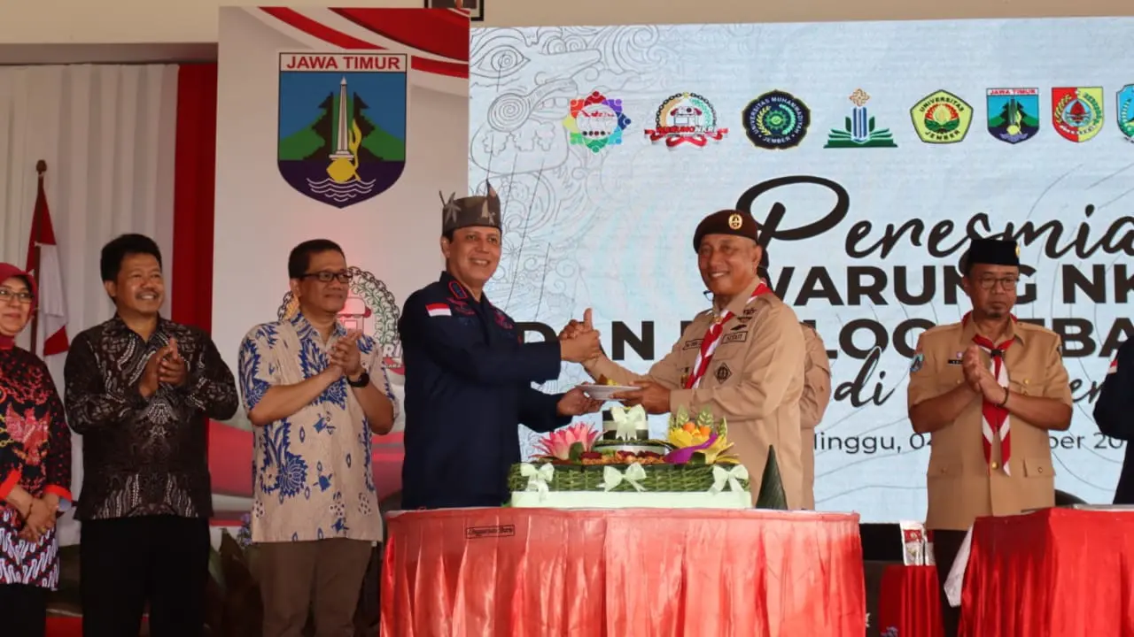 Kepala BNPT Komjen Pol Boy Rafli Amar resmikan Warung NKRI di Jember bersama Ketua Kwarda Pramuka Jatim Arum Sabil (Istimewa)