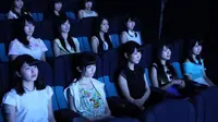 Beberapa member AKB48 yang menghadiri premiere Stand By Doraemon tak mampu menahan air matanya.