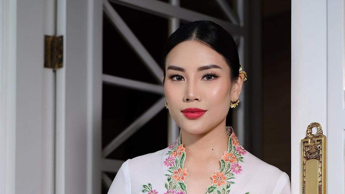 Bedah Tuntas Perbedaan Kebaya Encim dan Kebaya Biasa, Perbandingan dari Sejarah hingga Harga