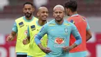 Penyerang timnas Brasil Neymar dan rekan satu timnya melakukan pemanasan selama sesi latihan resmi di National Stadium di Tokyo Minggu (5/6/2022). Timnas Brasil akan menghadapi Jepang dalam laga persahabatan di Japan National Stadium pada hari Senin 6 Juni 2022, pukul 17.20 WIB. (AP Photo/Eugene Hoshiko)