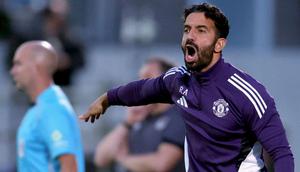 Pelatih&amp;nbsp;Manchester United, Ruben Amorim, bereaksi di pinggir lapangan saat pertandingan putaran kedua Piala Liga Inggris melawan Grimsby Town, Kamis (28-8-2025) dini hari WIB, di Hill Blundell Park, Grimsby, Inggris. (Nigel French/PA via AP)