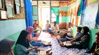 Sejumlah anak remaja sedang berlatih Senandung Jolo di Sanggar Mengorak Silo, Kumpeh Ilir, Kabupaten Muaro Jambi, Provinsi Jambi. (Foto: Istimewa)