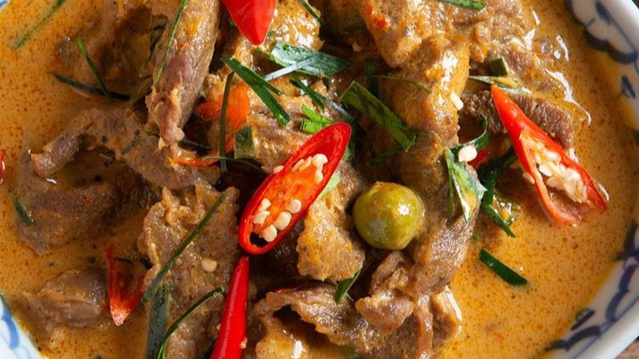 <b>6. Rendang Kambing Bumbu Kuning</b><br>