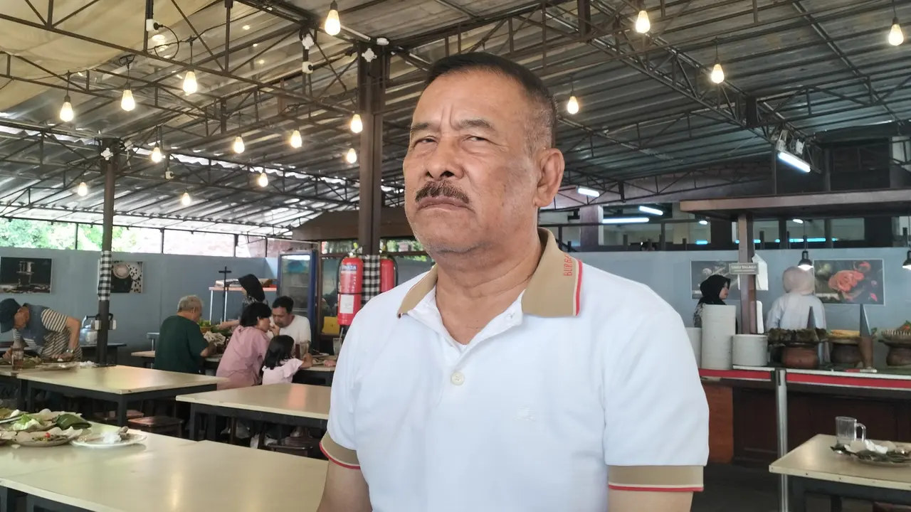 Komisaris PT Persib Bandung Bermartabat (PBB), Umuh Muchtar