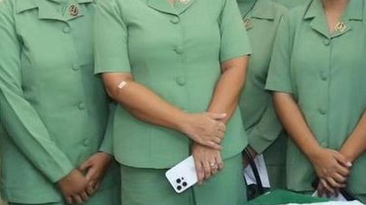 Kehebohan Ibu-Ibu Persit Kedatangan Istri Kasad, Rebutan Selfie Bareng Sosok Perempuan Panutan di TNI AD