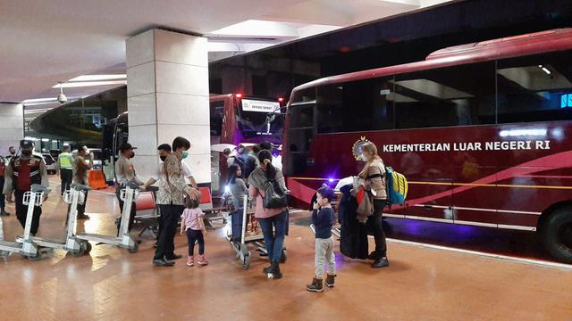 WNI yang dievakuasi dari Ukraina tiba di Bandara Soetta
