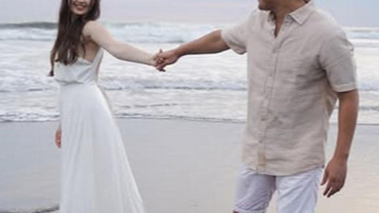 5 Potret Billy Syahputra Lamar Sang Pacar Vika Kolesnaya di Bali, Romantis Banget!