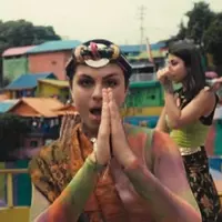 Dari Malang hingga Jakarta, video musik Krewella sukses curi perhatian di dunia maya. (YouTube Krewella)