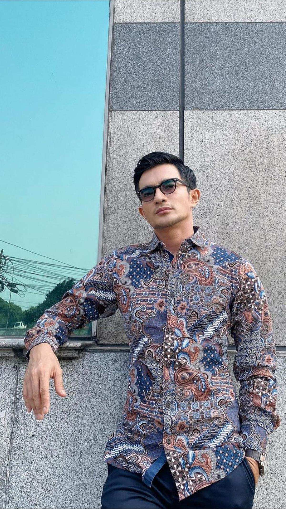 Sejak tahun 2017, Rizal aktif berperan di FTV hingga serial TV. Serial TV pertamanya berjudul Asmara Sahabat Langit dan FTV pertamanya berjudul&nbsp;Kursi Roda Pengantar Belahan Hati.<br>