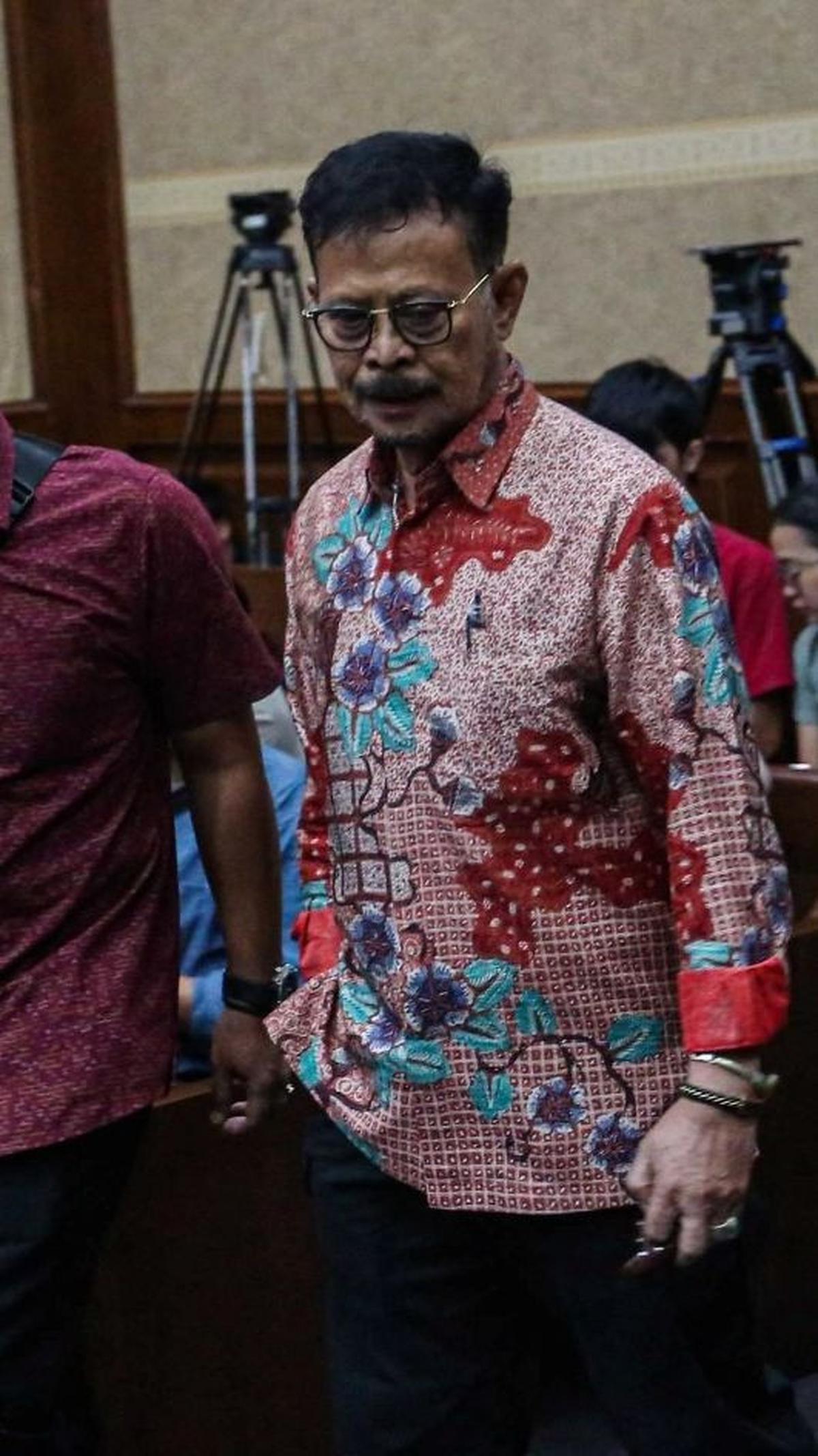 "Masalah dia udah mau diambil apartemen. Siapapun yang minta tolong orang bugis makassar sepanjang saya bisa pasti saya lakukan," ungkap SYL.