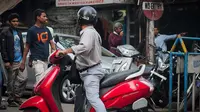 Pesepeda Motor Ini Ditilang Rp 180 Ribu Usai Tak Pakai Sabuk Pengaman (Sumber: Gambar Representatif dari India Times)
