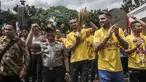 Kapolri, Tito Karnavian, bersama pemain Bhayangkara FC merayakan gelar juara di PTIK, Jakarta, Selasa (12/12/2017). Menjadi juara Liga 1, pemain dan official Bhayangkara mendapatkan penghargaan dari Polri. (Bola.com/Vitalis Yogi Trisna)