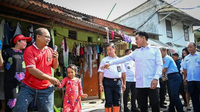 Wapres Gibran Kunjungi Warga Terdampak Banjir Rob di Muara Angke Jakut