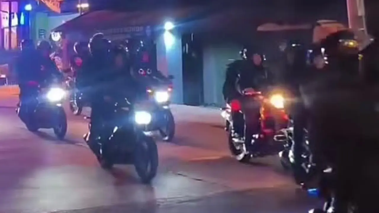 Patroli Polresta Bandung menjaga keamanan dan ketertiban masyarakat dengan menyisir sejumlah ruas jalan yang rawan tindak kejahatan. (Dok. Istimewa)