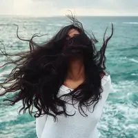 ilustrasi penyebab rambut kaku/Yoann Boyer/unsplash