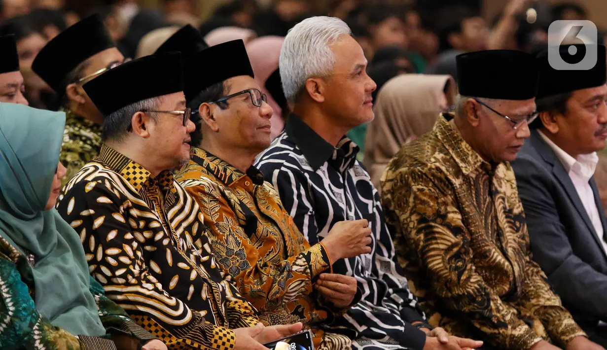 Dalam dialog yang dihadiri mahasiswa, para kader Muhammadiyah dan masyarakat umum tersebut pasangan capres dan cawapres menyampaikan visi dan misinya. (Liputan6.com/Herman Zakharia)