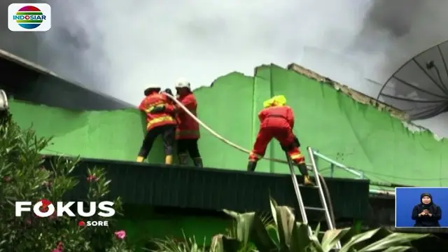 Pabrik Rambut Palsu di Kawasan Cakung Terbakar