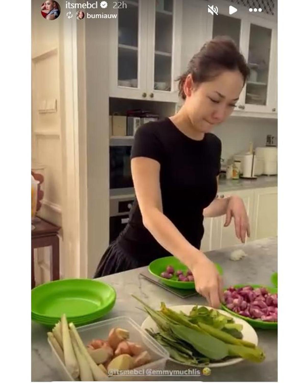6 Potret BCL Masak Rendang Jelang Lebaran 2026, Tradisi Tahunan Bareng Keluarga