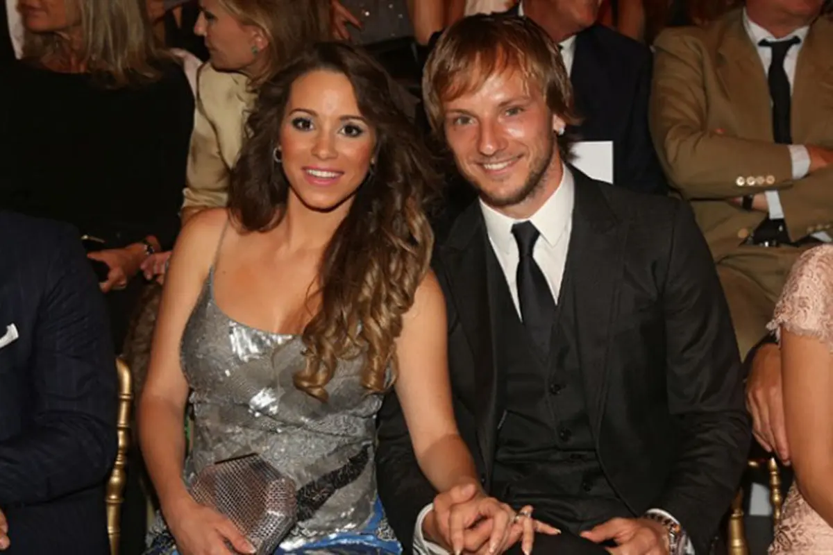 Gelandang Barcelona, Ivan Rakitic dan Raquel Mauri (Liputan6)