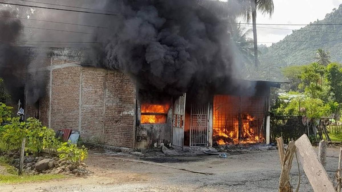 Gegara Bocah Bermain Korek, Rumah Kios di Mamuju Hangus Terbakar - Regional Liputan6.com