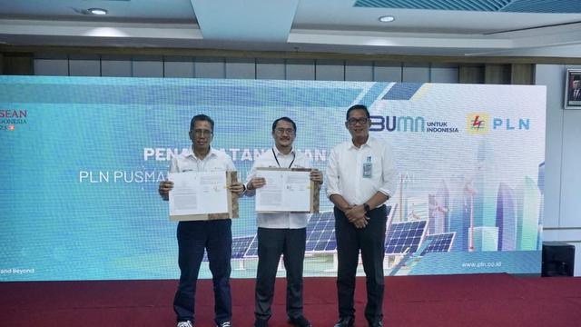 Penandatanganan MoU kerja sama antara PLN Pusmanpro dan PLN Gas & Geothermal dilakukan hari Senin, (13/3/2023) di Kantor PLN Pusmanpro yang disaksikan langsung oleh Direktur Manajemen Proyek dan EBT Wiluyo Kusdwiharto. (Dok PLN)