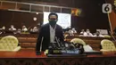 Mendes PDTT Abdul Halim Iskandar bersiap mengikuti rapat kerja dengan Komisi V DPR di Senayan, Jakarta, Senin (11/4/2022). Rapat membahas isu-isu terkait desa tertinggal serta rekruitmen Tenaga Pendamping Desa. (Liputan6.com/Angga Yuniar)