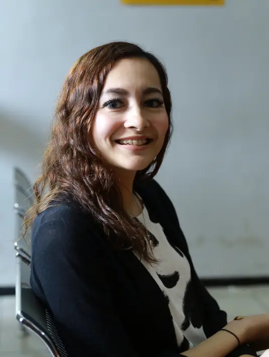 "Karena saya tahu, marcell lebih sayang sama anak-anak. Tapi aku juga dikasih kebebasan seluasnya. Semoga Marcell menepati ya. Karena sebelum putusan saya susah ketemu anak," ujar Dewi Rezer, di PN Jaksel, Kamis (4/8/2016). (Galih W. Satria/Bintang.com)