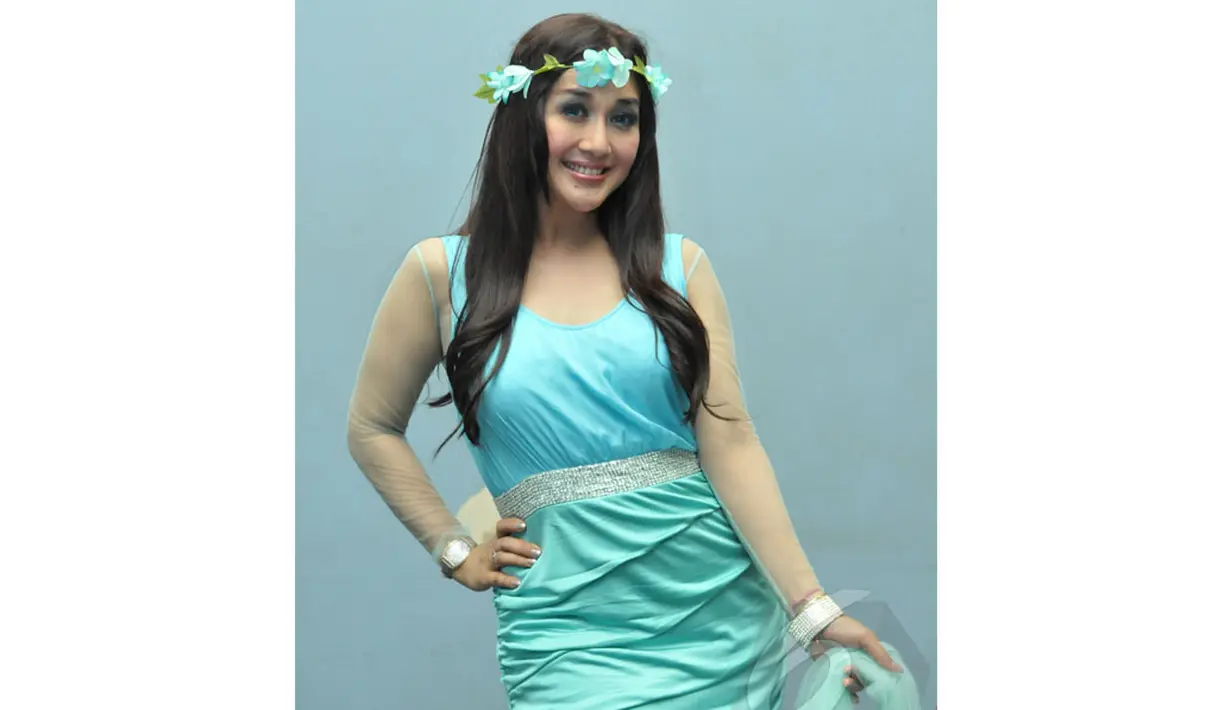 Paramitha Rusady mengaku bahwa fashion yang tepat bisa menjadikan wanita menjadi lebih cantik, Selasa (29/04/2014) (Liputan6.com/Panji Diksana)