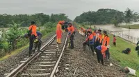 8 Perjalanan Kereta Api Terhambat Akibat Rel Amblas, PT KAI Minta Maaf