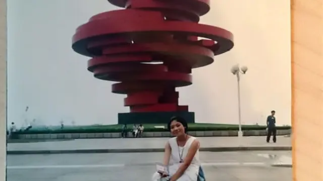 Pasutri Tak Sengaja Bertemu Satu Sama Lain dalam Foto Sebelum Pernikahan Mereka
