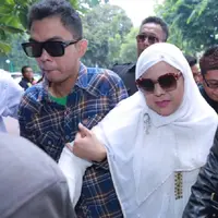Foto Istri dan Ibu Sandy Tumiwa (Galih W. Satria/bintang.com)