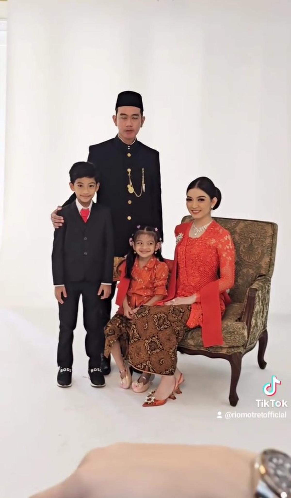 8 Potret Behind The Scene Photoshoot Jan Ethes dan Lembah yang Imut Ceria, Dipuji Fotogenic