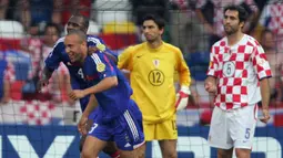 Igor Tudor. Adalah pencetak gol bunuh diri ke-4 sepanjang sejarah Euro. Saat itu Kroasia berhadapan dengan Prancis di laga Grup B Euro 2004, 17 Juni 2004. Gol terjadi di menit ke-22 yang membawa keunggulan Prancis 1-0. Hasil akhir kedua tim bermain imbang 2-2. (Foto: AFP/Adrian Dennis)