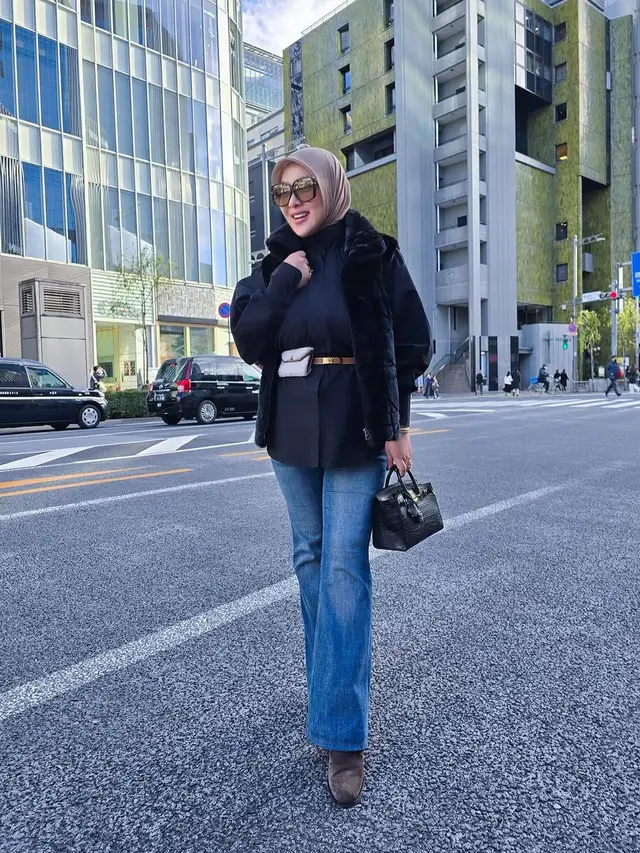Potret Outfit Syahrini di Tokyo yang Mewah
