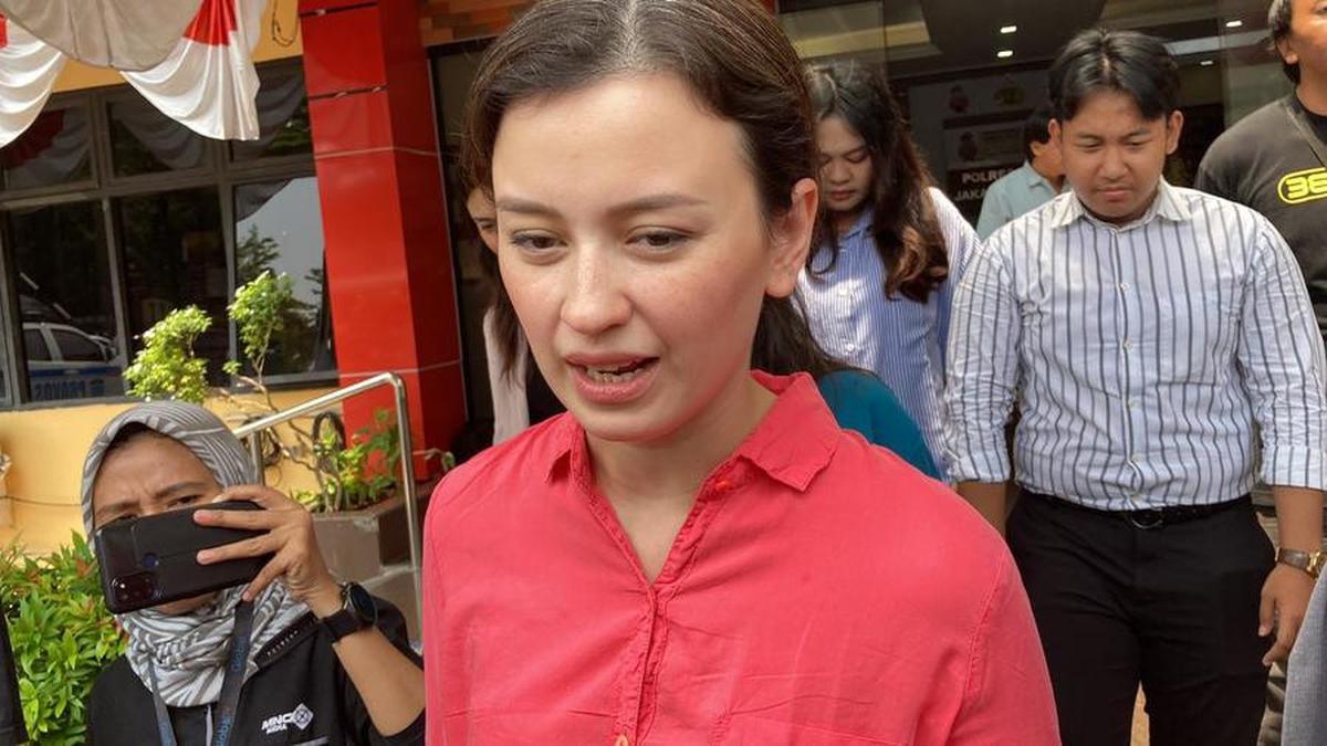 "Aku cuman minta dia tanggung jawab atas nafkah anak aja, itu aja sih," pungkasnya.<br>